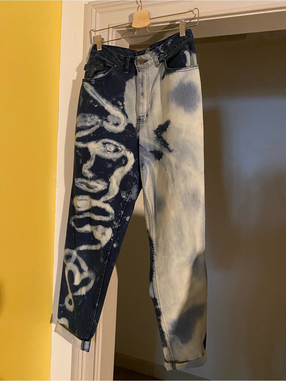 Abstract Face Tie-Dye Two-Tone Jeans in Navy and Bleached White